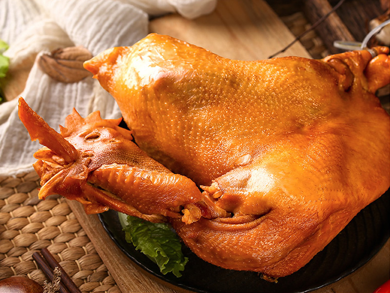 道口燒雞批發(fā)商淺析燒雞特色，讓您對燒雞有個深入了解
